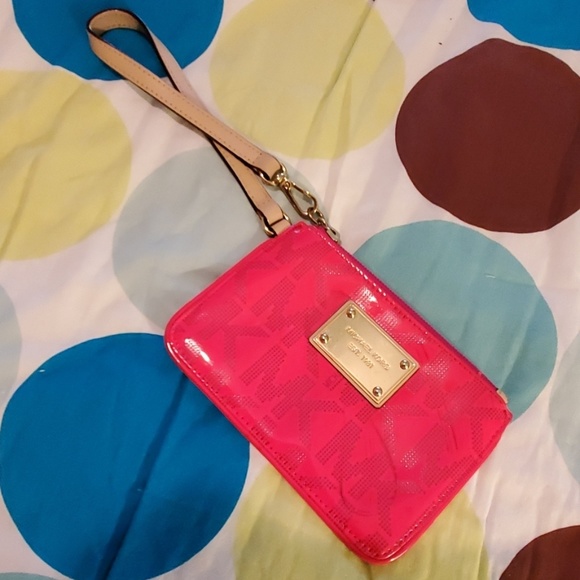 Michael Kors Handbags - 🎈Michael Kors🎈wristlet